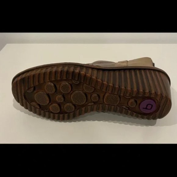 [BIONICA] Destiney Ankle Wedge Boot Size 8.5M - Picture 6 of 10